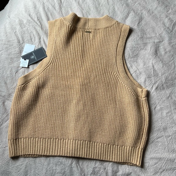 NWT Volcom Sweater Vest - Picture 6 of 7